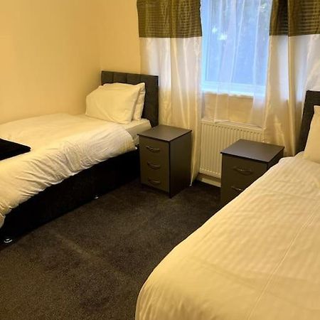 Spacious City Centre Home Near Hospital & M5 Вустер Экстерьер фото