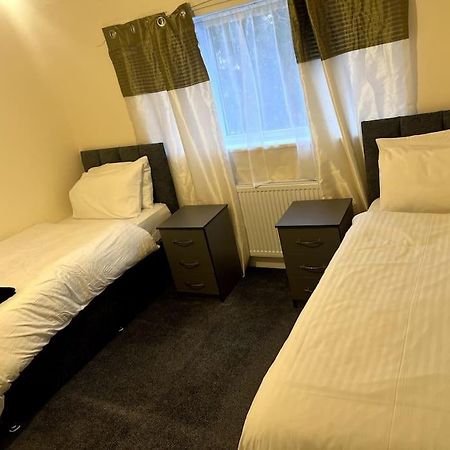 Spacious City Centre Home Near Hospital & M5 Вустер Экстерьер фото