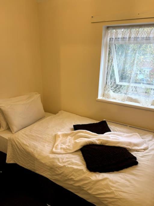 Spacious City Centre Home Near Hospital & M5 Вустер Экстерьер фото