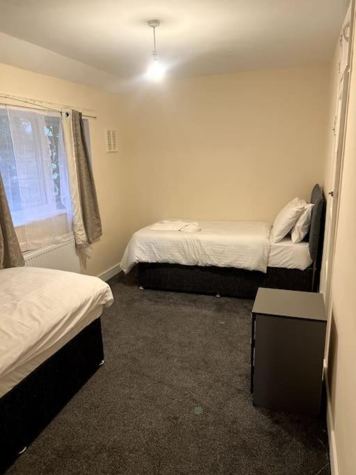 Spacious City Centre Home Near Hospital & M5 Вустер Экстерьер фото
